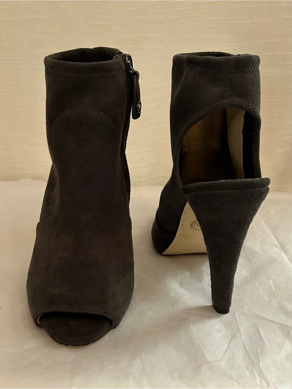 Michael Kors chic peep